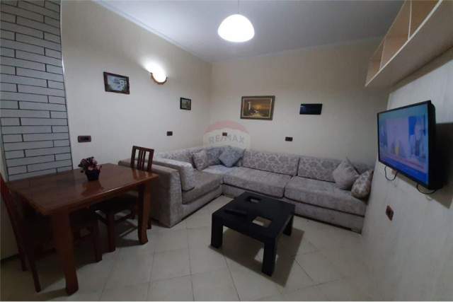 Tirane, jepet me qera Kati 2, 55 m² 430 Euro (5 Maji)