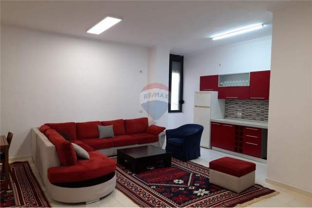 Tirane, jepet me qera apartament 2+1 Kati 1, 110 m² 370 Euro (Fresk)