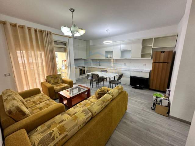 Tirane, jepet me qera apartament 2+1+BLK Kati 4, 96 m² 650 Euro (Liqeni i Thate)