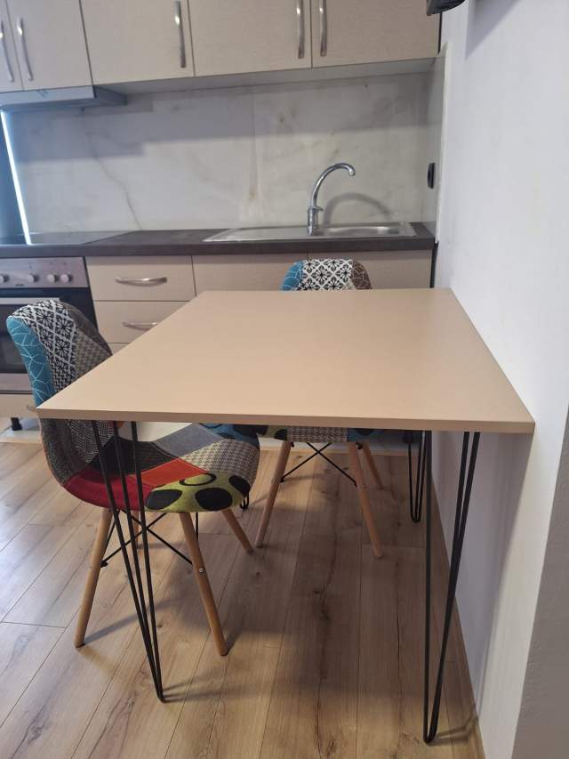 Tirane, shes Shiten tavolina te reja - 5500 lek