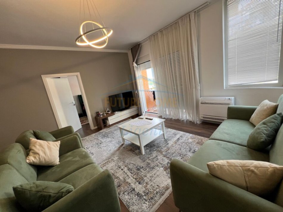 Tirane, shitet apartament 2+1+Ballkon, Kati 5, 79 m² 175,000 € (Liqeni i Thate, Fillim Rruga Peti)