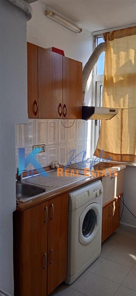 Tirane, jepet me qera garsonier , Kati 5, 25 m² 320 € (Bulevardi Zogu I, afer Qendres)