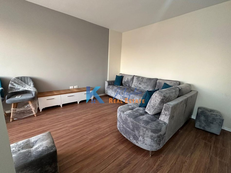 Tirane, jepet me qera apartament 1+1 Kati 4, 74 m² 450 € (Rrethrrotullimi i Saukut te Vjeter)