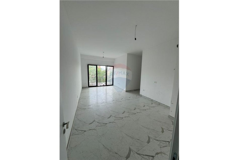 Tirane, jepet me qera apartament 3+1+Ballkon Kati 1, 124 m² 600 € (Rruga e Dibrës - Farmacia 10)