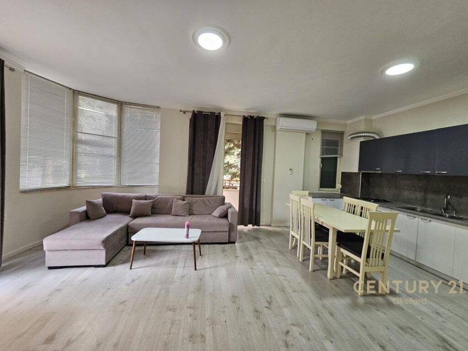 Tirane, jepet me qera apartament 1+1 Kati 2, 82 m² 520 € 