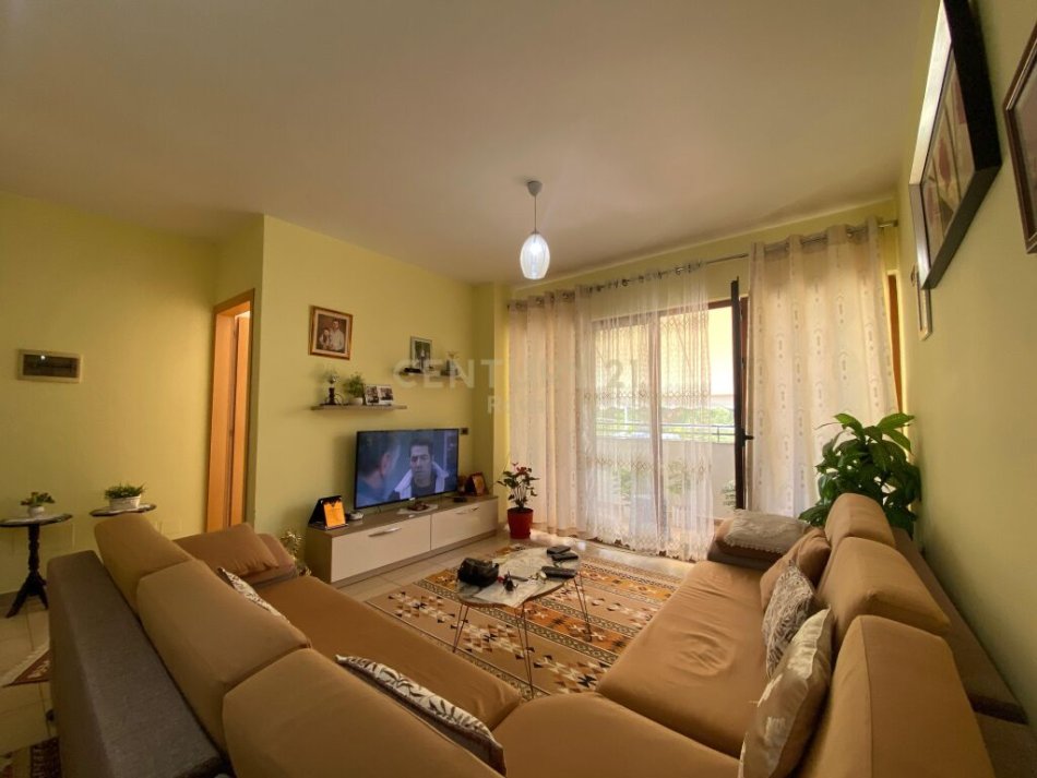 Tirane, shitet apartament 3+1+Ballkon Kati 3, 130 m² 143.000 € (Prane Thesarit, Fresk)