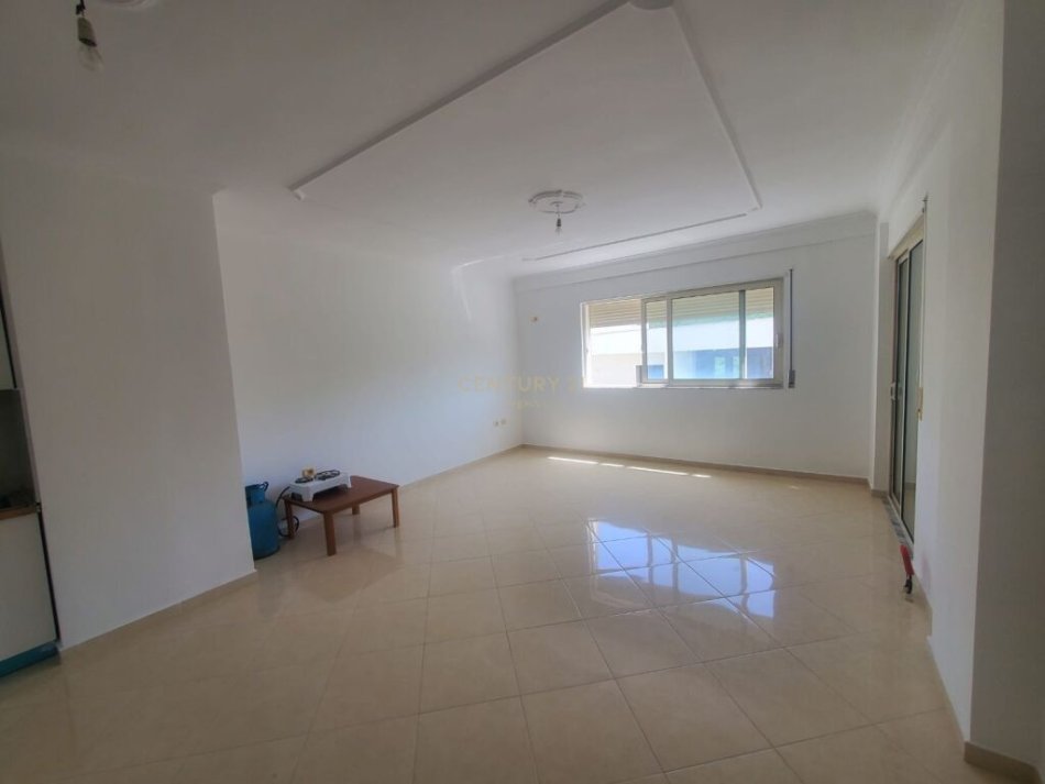 Tirane, jepet me qera apartament 2+1 Kati 3, 99 m² 300 € (fresku)
