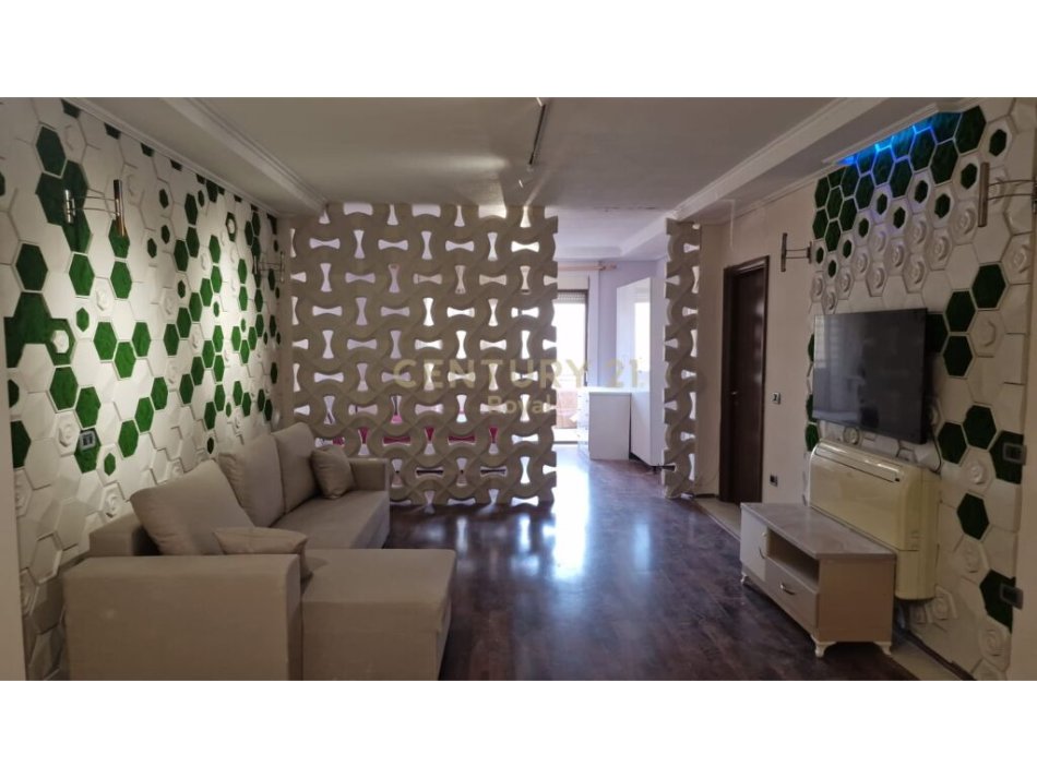 Tirane, jepet me qera apartament 2+1 Kati 9, 100 m² 800 € (Sami Frasheri)