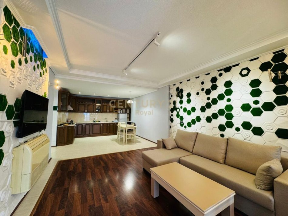 Tirane, jepet me qera apartament 2+1 Kati 9, 100 m² 900 € (liqeni i tiranes)