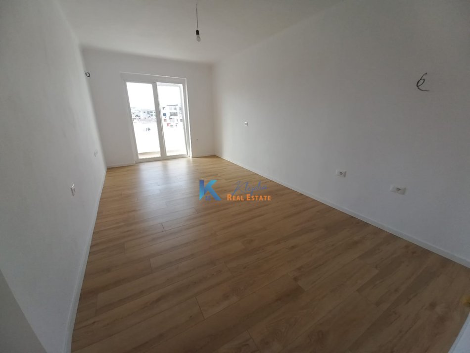 Tirane, shitet apartament 1+1+Ballkon Kati 5, 53 m² 79.000 € (Kongresi i Manastirit)