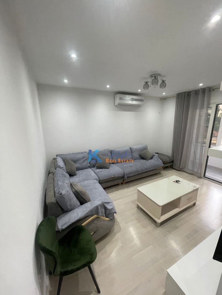 Tirane, jap me qera apartament 1+1+Ballkon Kati 3, 64 m² (1+1 per qira te Rruga Bardhyl)