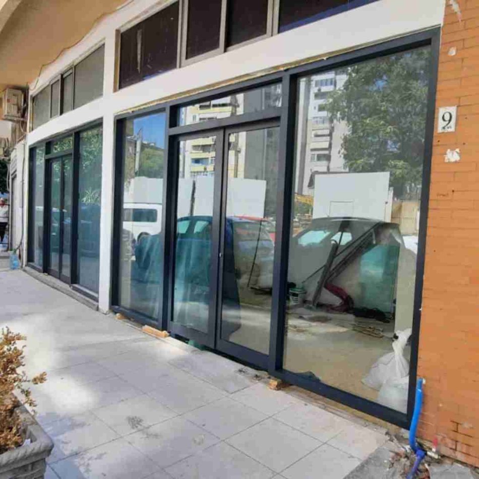 Tirane, jepet me qera dyqan Kati 0, 40 m² 850 € (Qender Tirane)