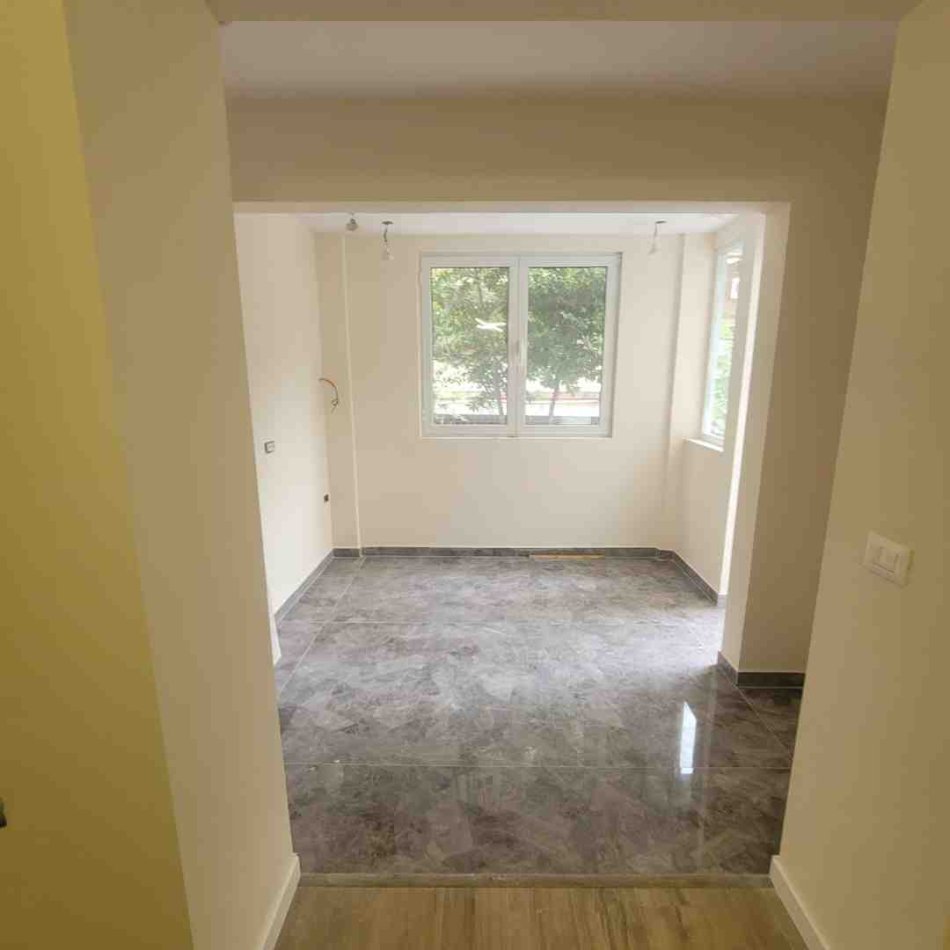 Tirane, shitet apartament 2+1+Ballkon Kati 1, 62 m² 135.000 € (Medreseja)