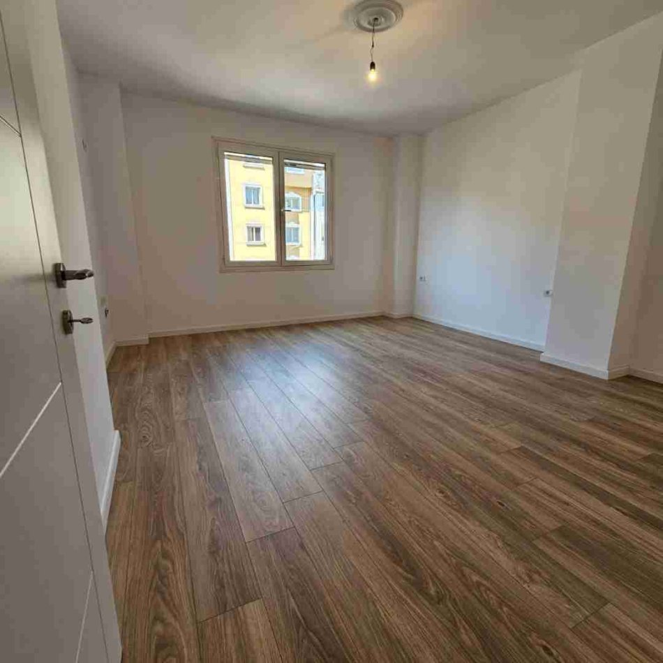 Tirane, shitet apartament 1+1+Ballkon Kati 3, 70 m² 136.000 € (Shkolla e Baletit)