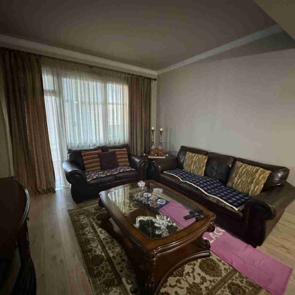 Tirane, shitet apartament 3+1+Ballkon Kati 3, 136 m² 260.000 € (Rruga e Kavajes)