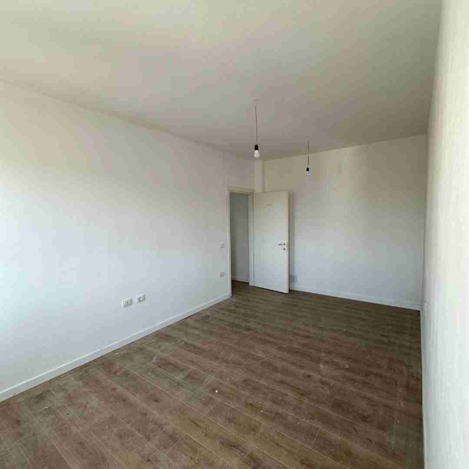 Tirane, shitet apartament 3+1+Ballkon Kati 9, 104 m² 160.673 € (Laprake)