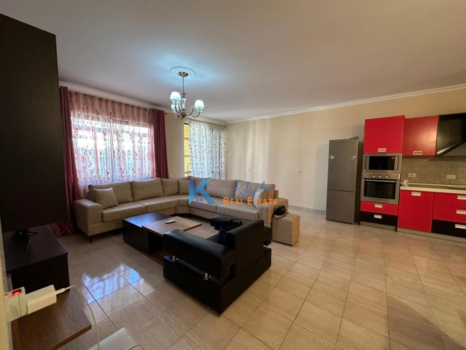 Tirane, jepet me qera apartament 2+1 Kati 3, 110 m² 700 € (Rruga e Durresit, afer gjimnazit Qemal Stafa)