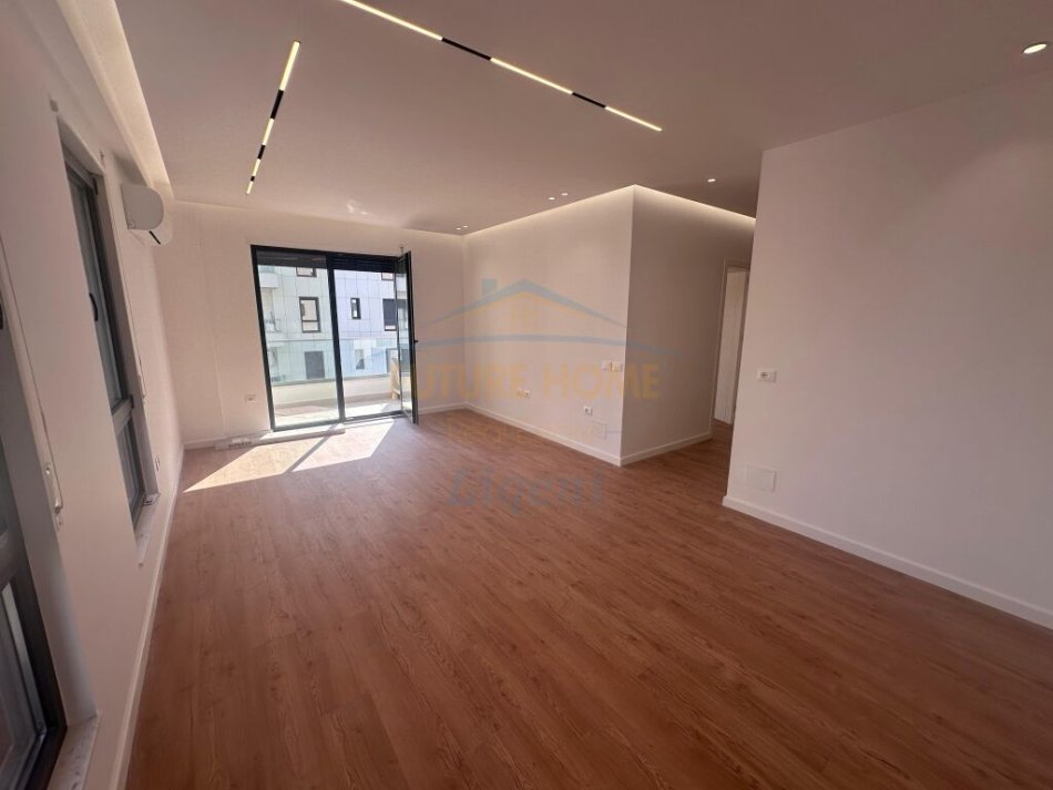 Tirane, shitet 2+1+Ballkon Kati 3, 200,000 € (Porcelan)