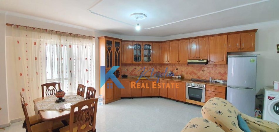 Tirane, jepet me qera apartament 2+1 Kati 3, 85 m² 500 € (Laprake, afer Hotel Relax)