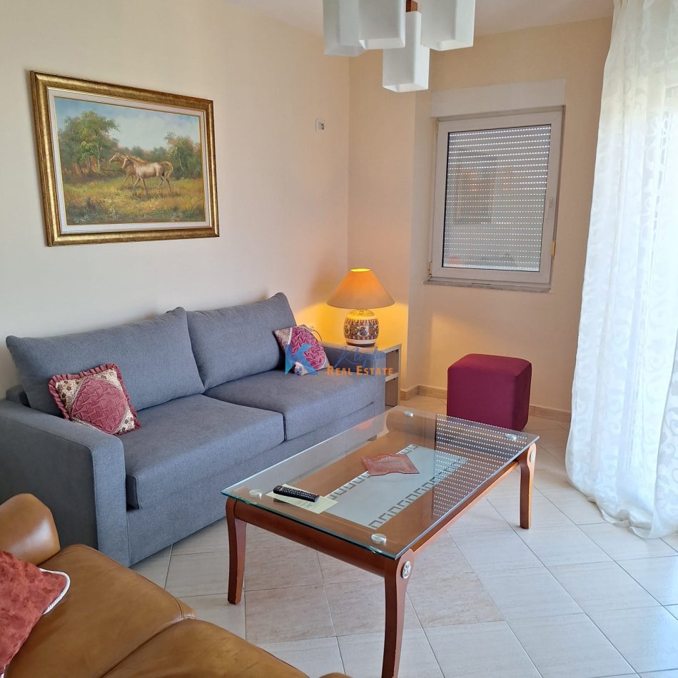 Tirane, jepet me qera apartament 2+1 Kati 8, 103 m² (Rruga e Elbasanit, afer Stadiumit)