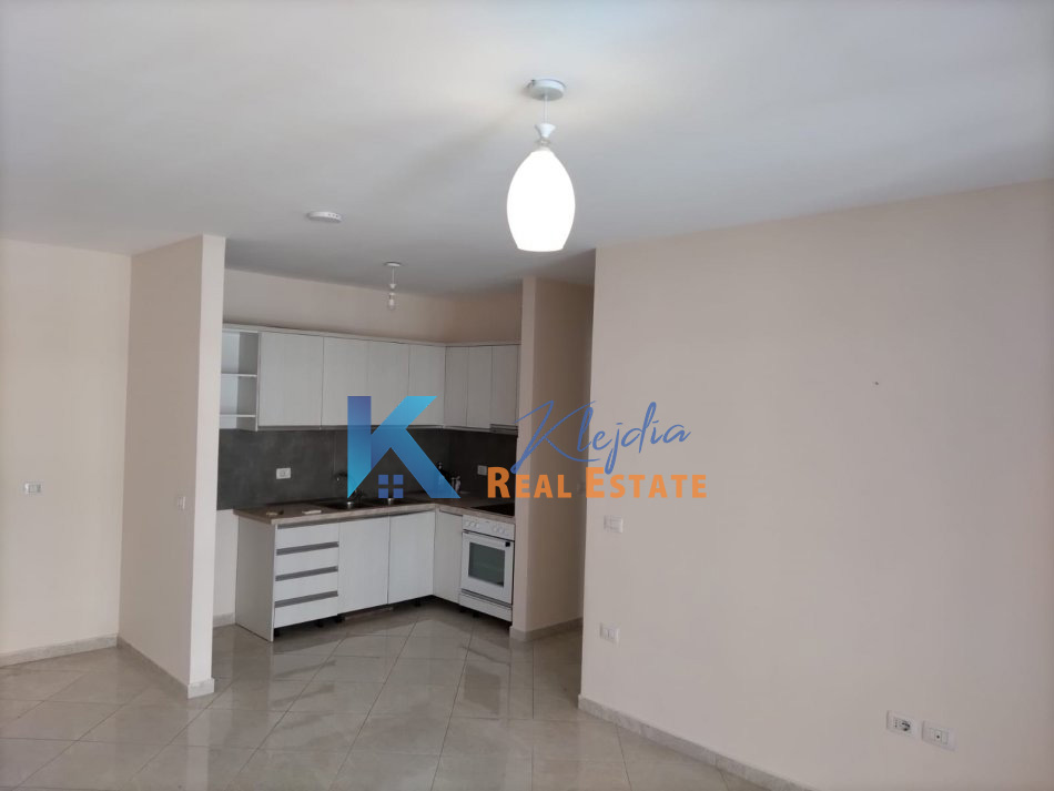 Tirane, jepet me qera apartament 2+1 Kati 3, 90 m² 550 € (Don Bosko, te kompleksi Fiori di Bosko)