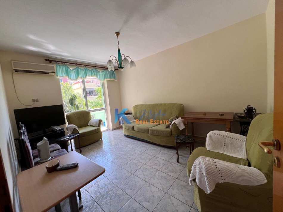Tirane, jepet me qera apartament 1+1 Kati 3, 63 m² 470 € (Lulishtja 1 Maji)