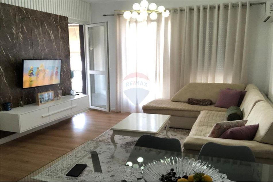 Tirane, shitet apartament 2+1 Kati 9, 73 m² 125.000 € (Tregu i Madh - Rruga 5 Maji)