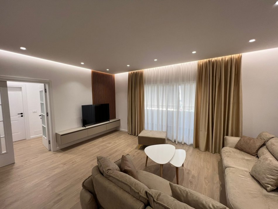 Tirane, jepet me qera 2+1+Ballkon Kati 3, 120 m² 1.100 € 
