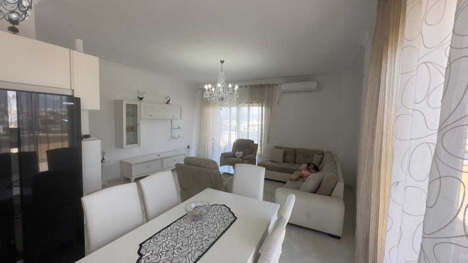 Tirane, jepet me qera apartament 3+1 Kati 7, 220 m² 600 € (Rruga Pandi Dardha)