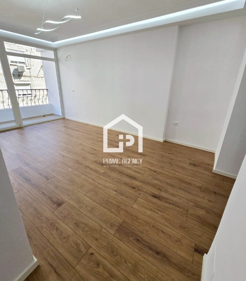 SHITET : APARTAMENT 2+1/Pranë Ambasadës Amerikane & Istitutit të Higjenës