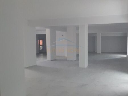Tirane, jepet me qera ambjent biznesi Kati 0, 400 m² 4.000 € (Rezidenca Kaimi, Ali Demi, Tirane AREA44724)
