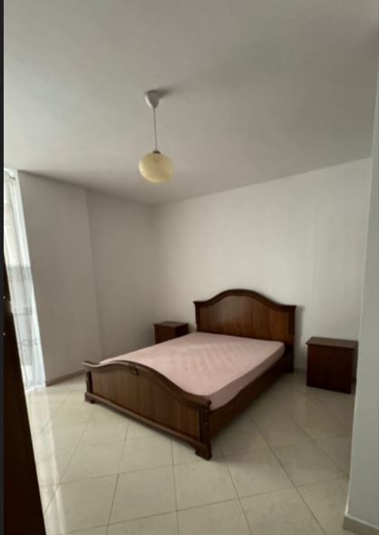 Tirane, jepet me qera apartament 2+1 Kati 3, 75 m² 500 € (Ambasada amerikane)