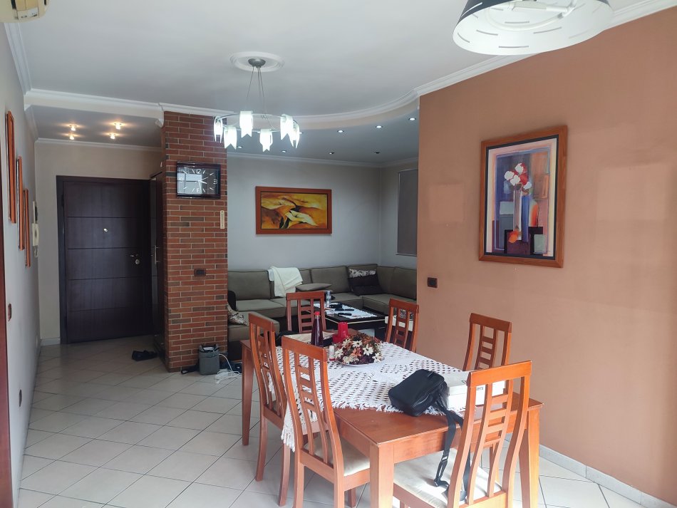 Tirane, jepet me qera apartament 2+1 Kati 5, 100 m² 750 € (delijorgji)