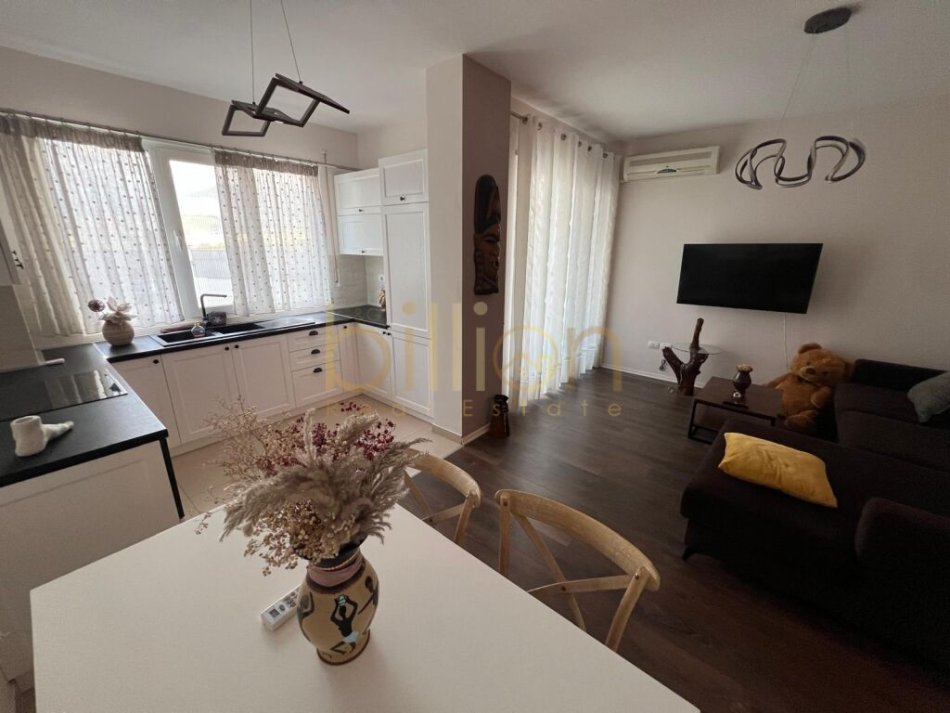 Tirane, jepet me qera apartament 2+1+Ballkon Kati 5, 100 m² 700 € (Kopshti Zoologjik, Tirana, Albania)