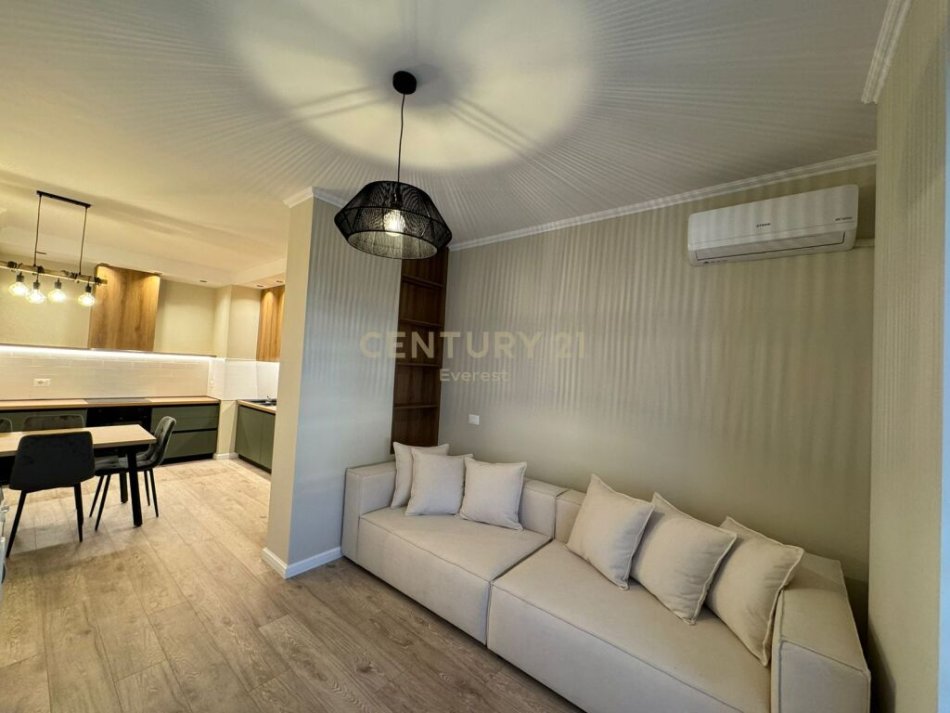 Tirane, jepet me qera apartament 1+1+Ballkon Kati 5, 70 m² 700 € (e kosovareve)