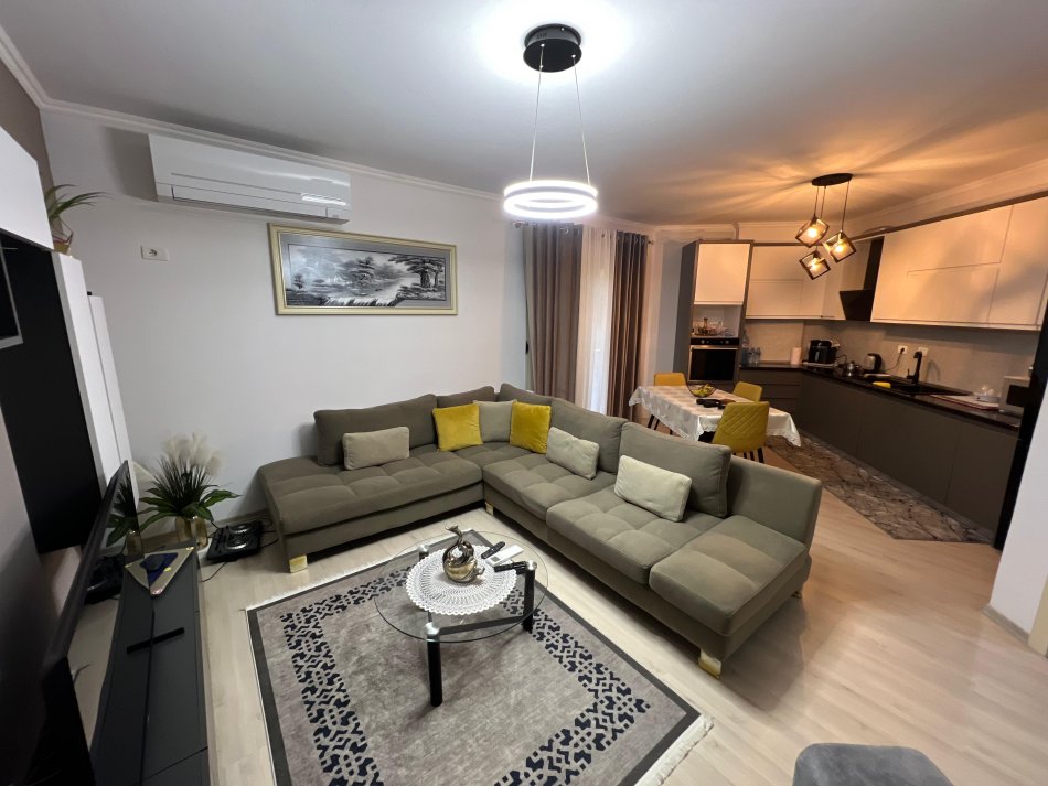 Tirane, shitet apartament 2+1+Ballkon Kati 1, 94 m² 113.000 € (fresk)