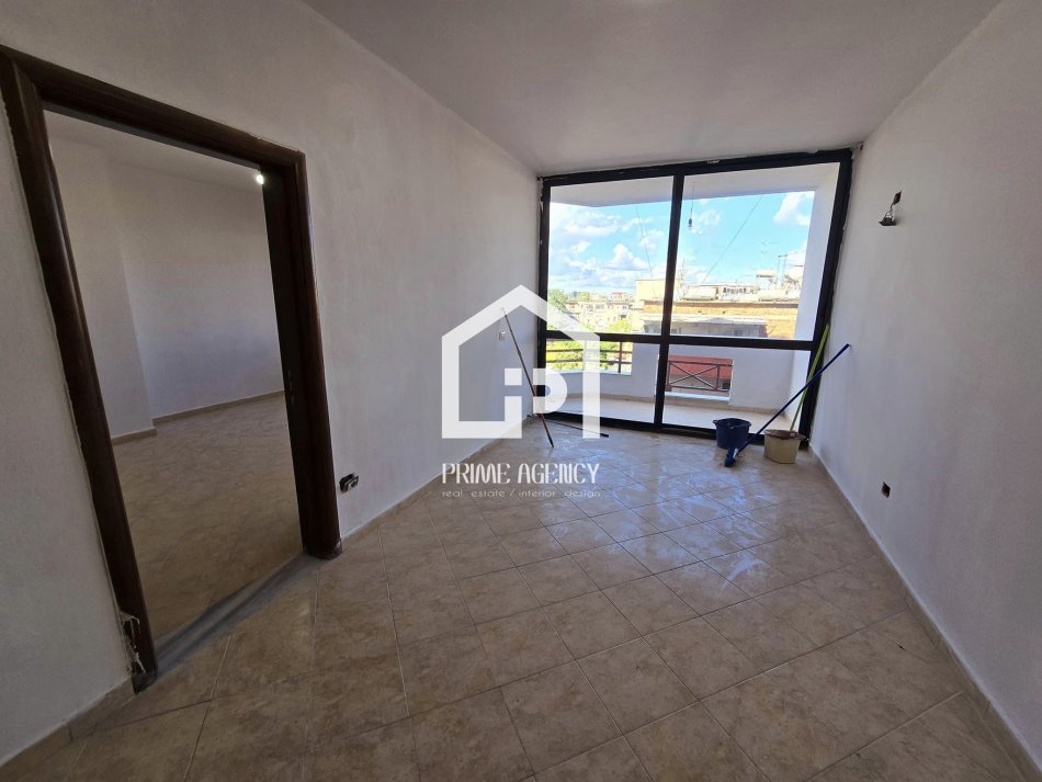 SHITET APARTAMENT 1+1/21 Dhjetori/ Pranë Market Joena