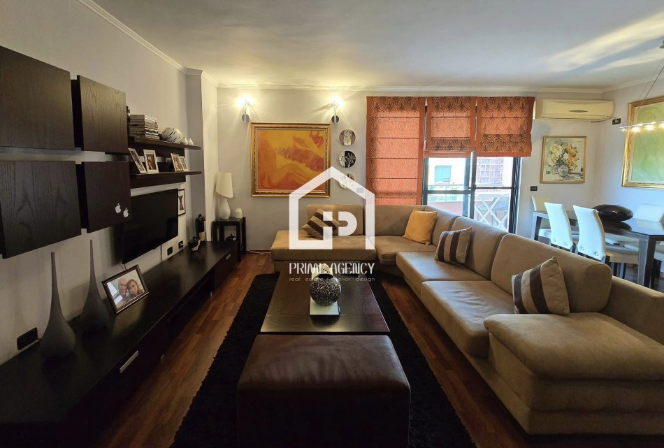SHITET: Super APARTAMENT 2+1+2/ Pranë Market Joena_ Zona: 21 Dhjetori