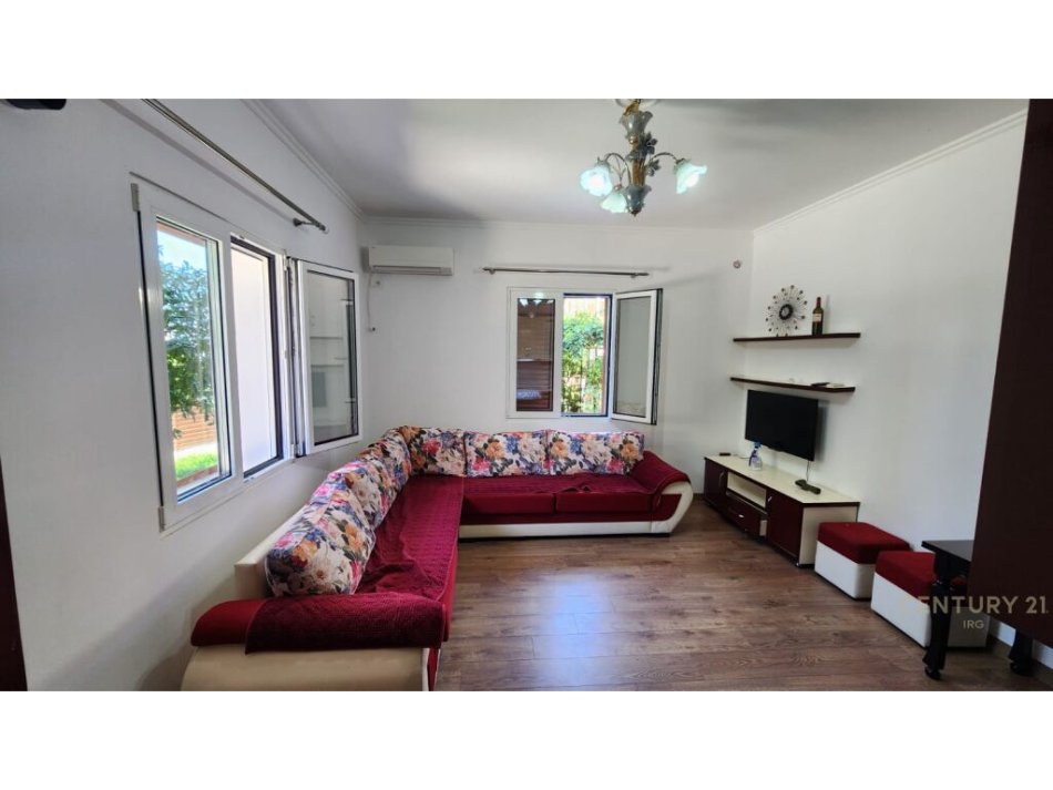 Tirane, jepet me qera Vile 2+1 Kati 1, 100 m² 500 € (Rruga Sabaudin Gabrani)
