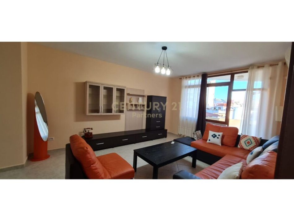 Tirane, jepet me qera apartament 2+1+Ballkon Kati 5, 129 m² 650 € (Rruga Bako Dervishaj)