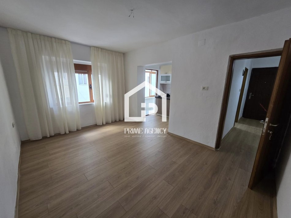 SHITET: Apartament 1 +1 /zona: Pogradec/ RRUGA RINIA