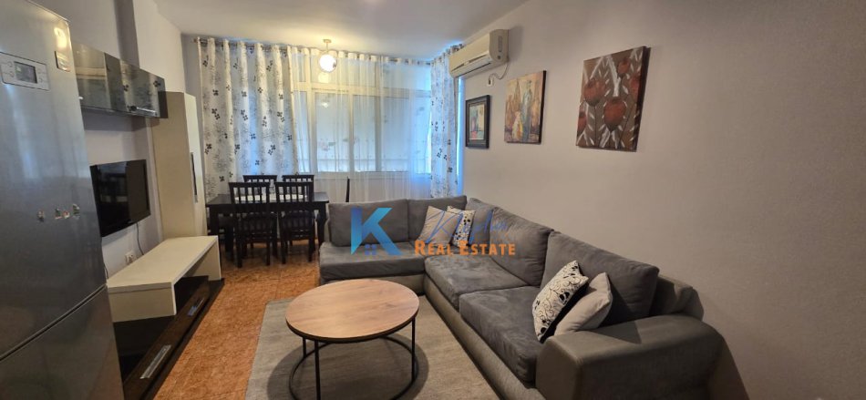 Tirane, jap me qera apartament 1+1+Ballkon Kati 7, 55 m² 50.000 € (Ish Parku i Autobuzave)