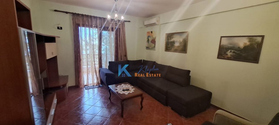 Tirane, jap me qera apartament 2+1+Ballkon Kati 4, 90 m² 650 € (Rruga e Kavajes)