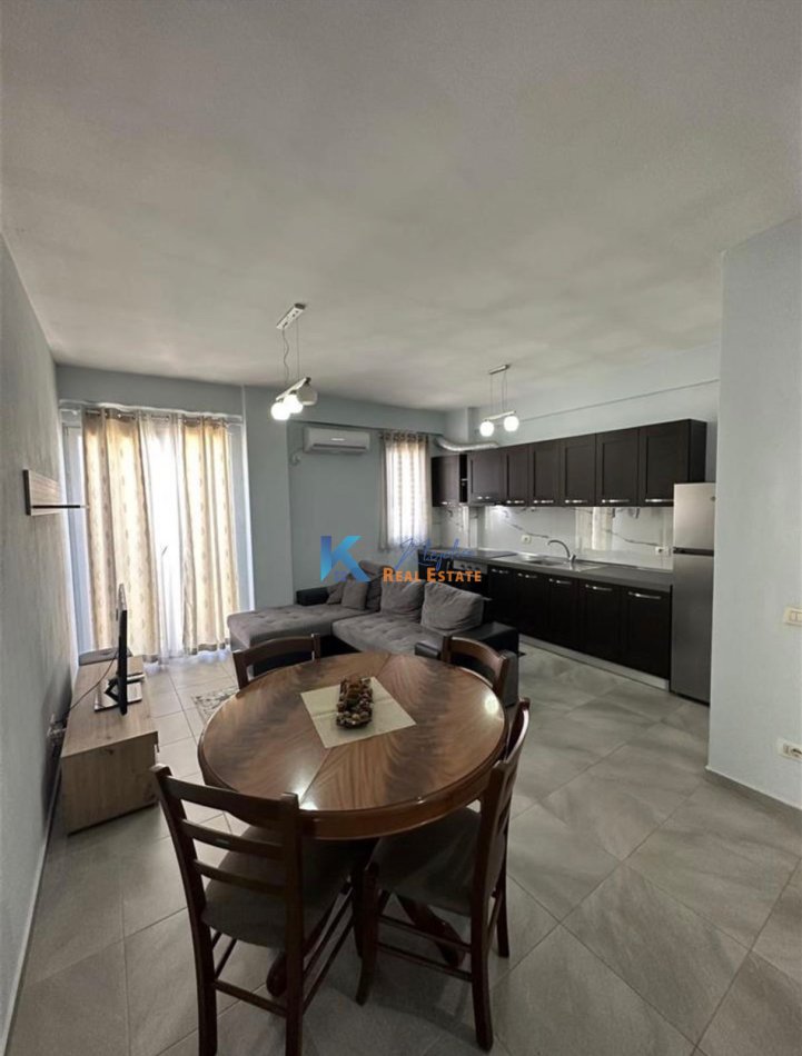 Tirane, jap me qera apartament 1+1+Ballkon Kati 9, 65 m² 500 € (Oxhaku)