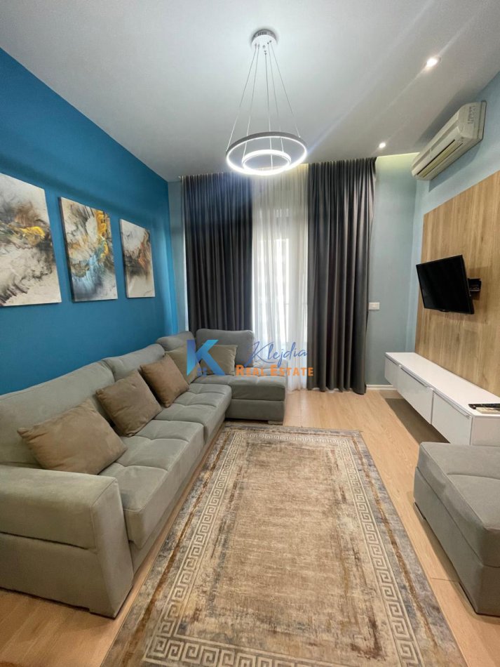 Tirane, jap me qera apartament 1+1+Ballkon Kati 7, 70 m² 550 € (21 Dhjetori, Kompleksi Kontakt)