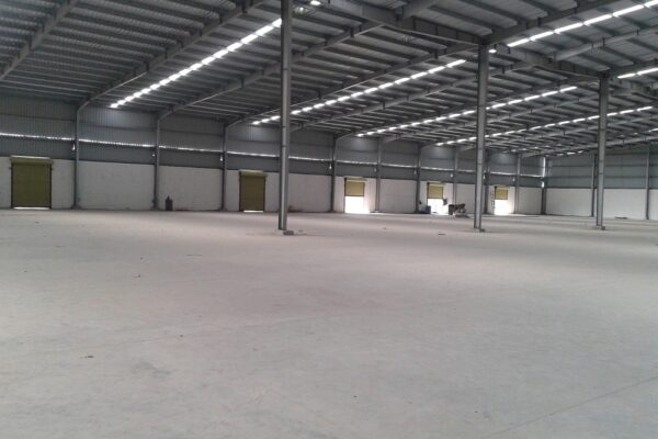 Tirane, jepet me qera magazine Kati 0, 1.500 m² 6.000 € (AUTOSTRADA TIRANE DURRES)
