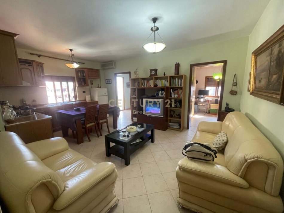Tirane, shes apartament 3+1 Kati 5, 80 m² 110.000 € (Rruga Bardhyl)