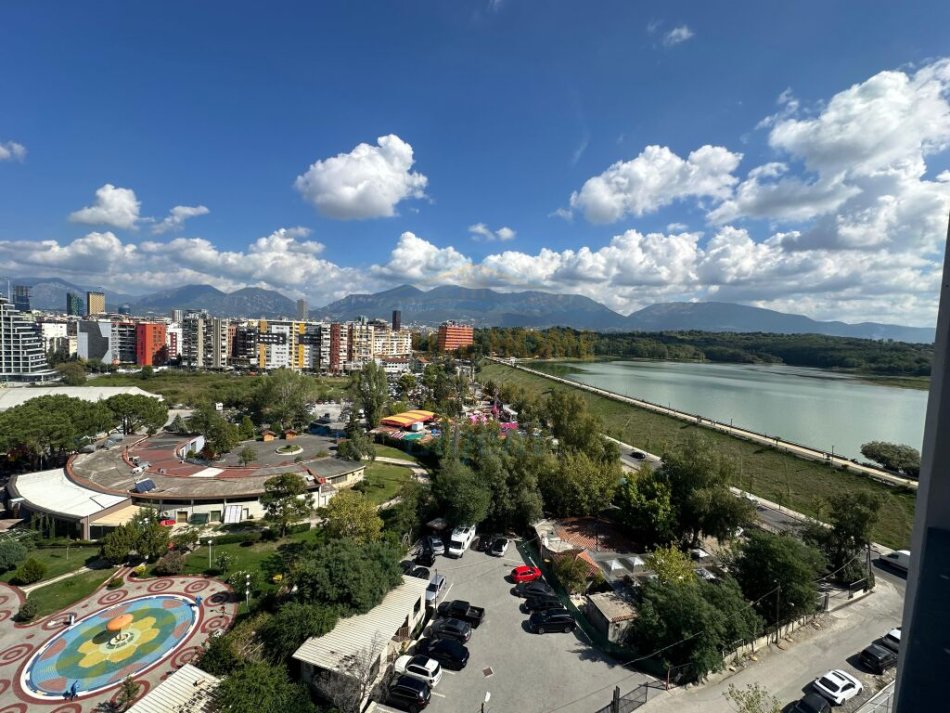 Tirane, jepet me qera 3+1+Ballkon Kati 7, 232 m² 2.500 € (Liqeni Artificial, Lake View Residence)