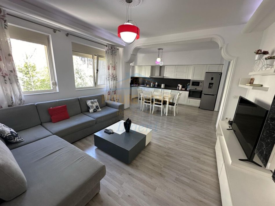 Tirane, shitet apartament 2+1+Ballkon Kati 3, 100 m² 198.000 € (Liqeni i Thate)