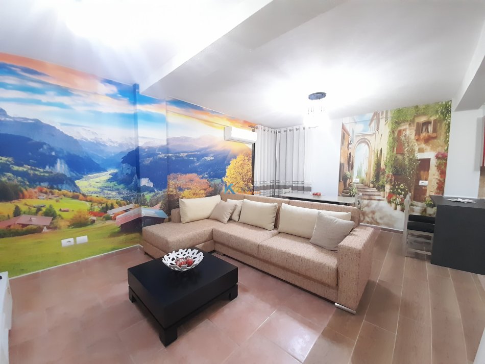 Tirane, jap me qera apartament 2+1+Ballkon Kati 8, 120 m² 650 € (Stacioni i Trenit)